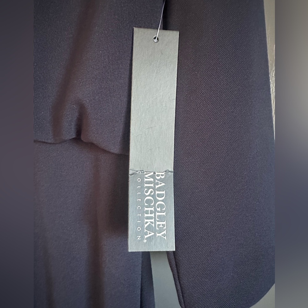 NWT Size 10. 10 Badgley Mischka Navy Minimalistic V-Back Column Gown - Picture 11 of 12